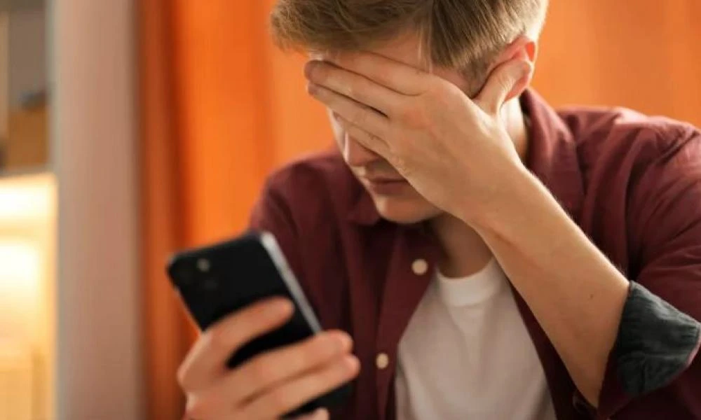 Πώς με ένα sms αδειάζουν τους λογαριασμούς και τις κάρτες μας - Tι είναι το SMS Phishing και πώς θα προστατευτούμε